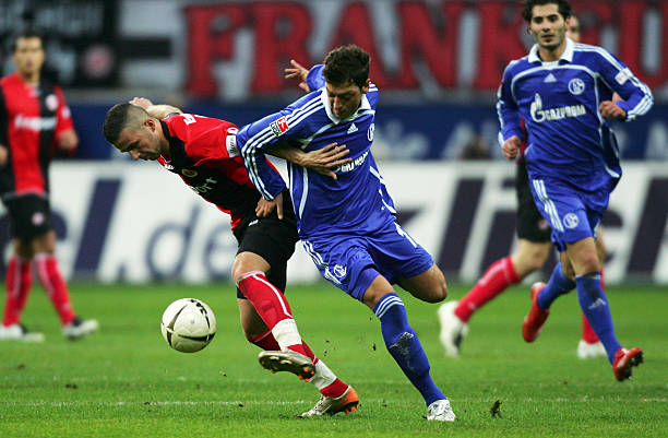 中后场出球 中后场出球